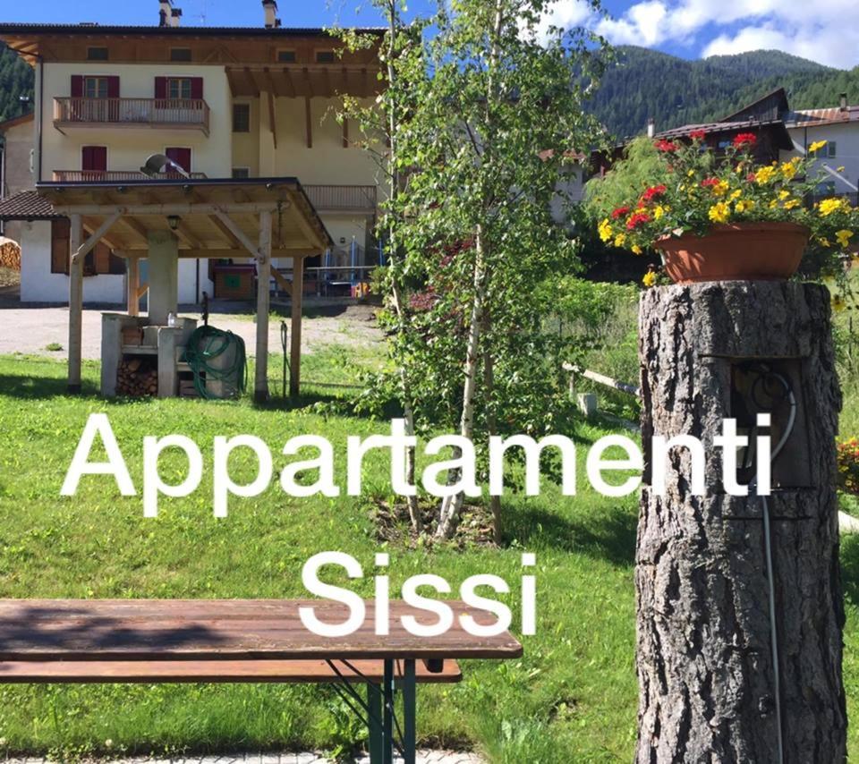 Appartamenti Sissi Commezzadura Exteriér fotografie