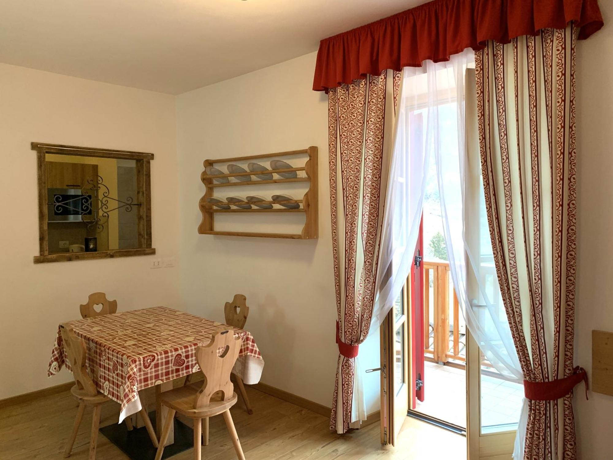 Appartamenti Sissi Commezzadura Exteriér fotografie